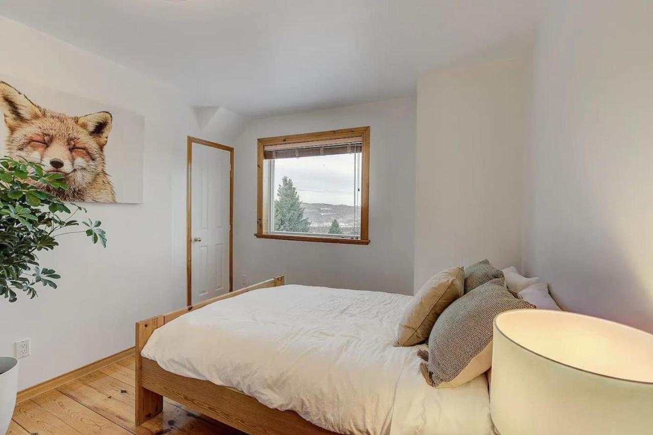 Cozy Haven With Spa & Stunning Views Baie-Saint-Paul Extérieur photo