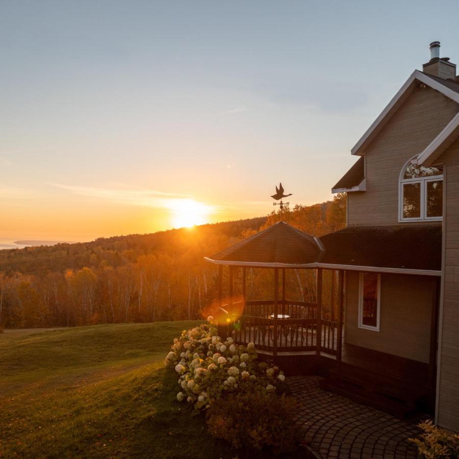 Cozy Haven With Spa & Stunning Views Baie-Saint-Paul Extérieur photo